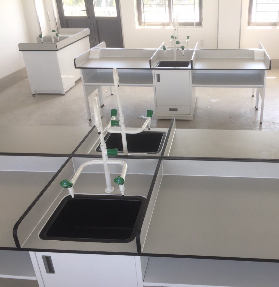 ban-thi-nghiem-hoa-sinh-3