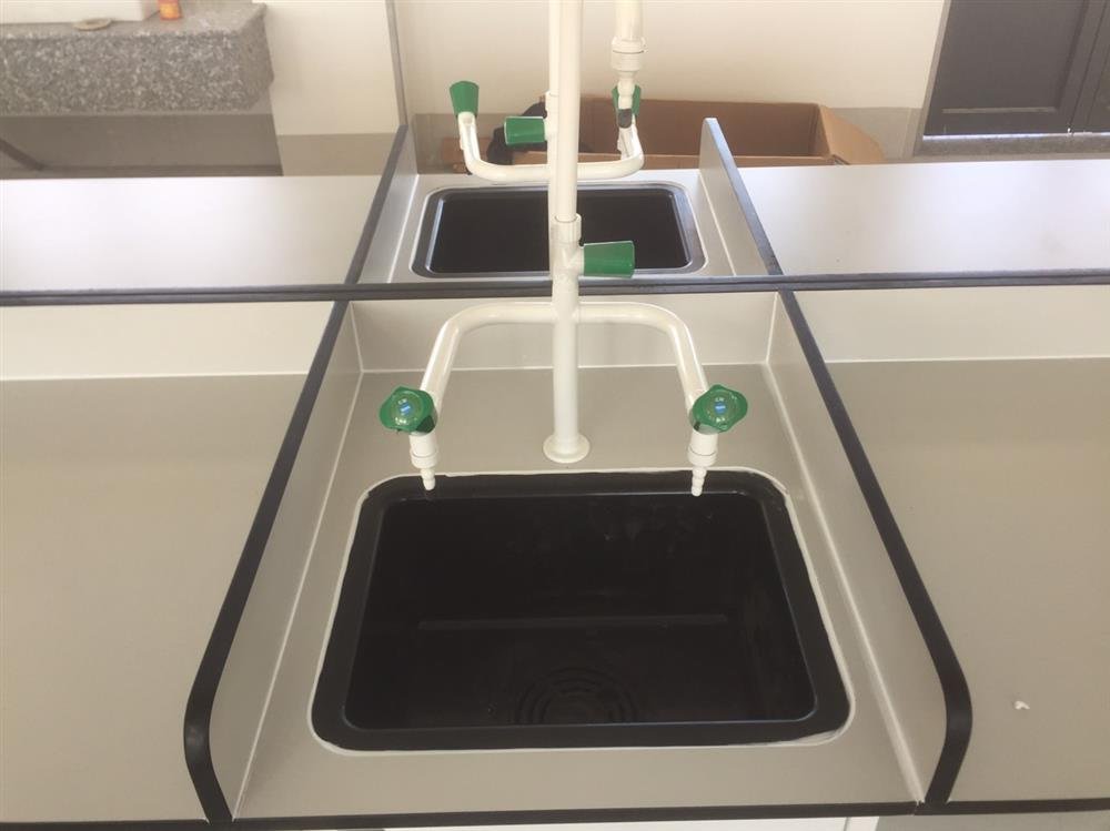 ban-thi-nghiem-hoa-sinh-4