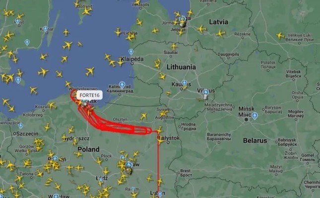 Lộ trình bất thường máy bay trinh sát Mỹ ở Biển Đen- Ảnh 1.